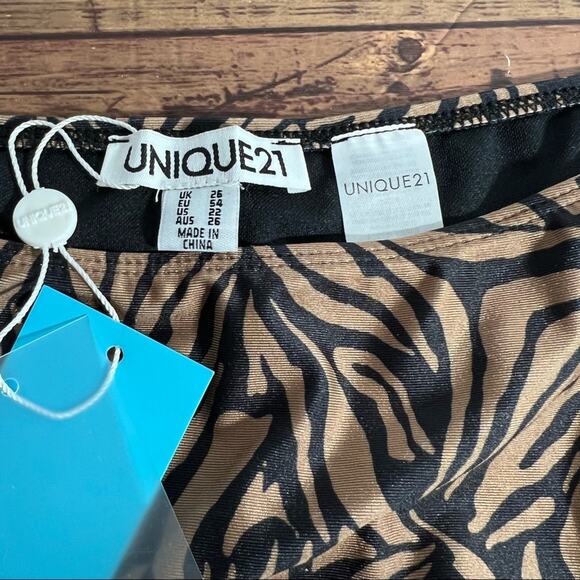 Unique 21 Tiger Stripe Bikini Swimsuit Bottoms Sz 22 Hi Cut Ruffles NEW - Picture 3 of 3